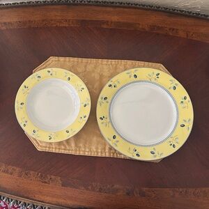 Royal Doulton Blueberry china 4 dinner 10.25" & 4 salad/soup/pasta dish 8.5"